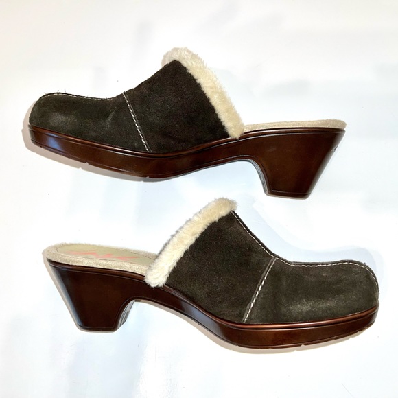 Anne Klein fuzzy suede clogs - Picture 1 of 5